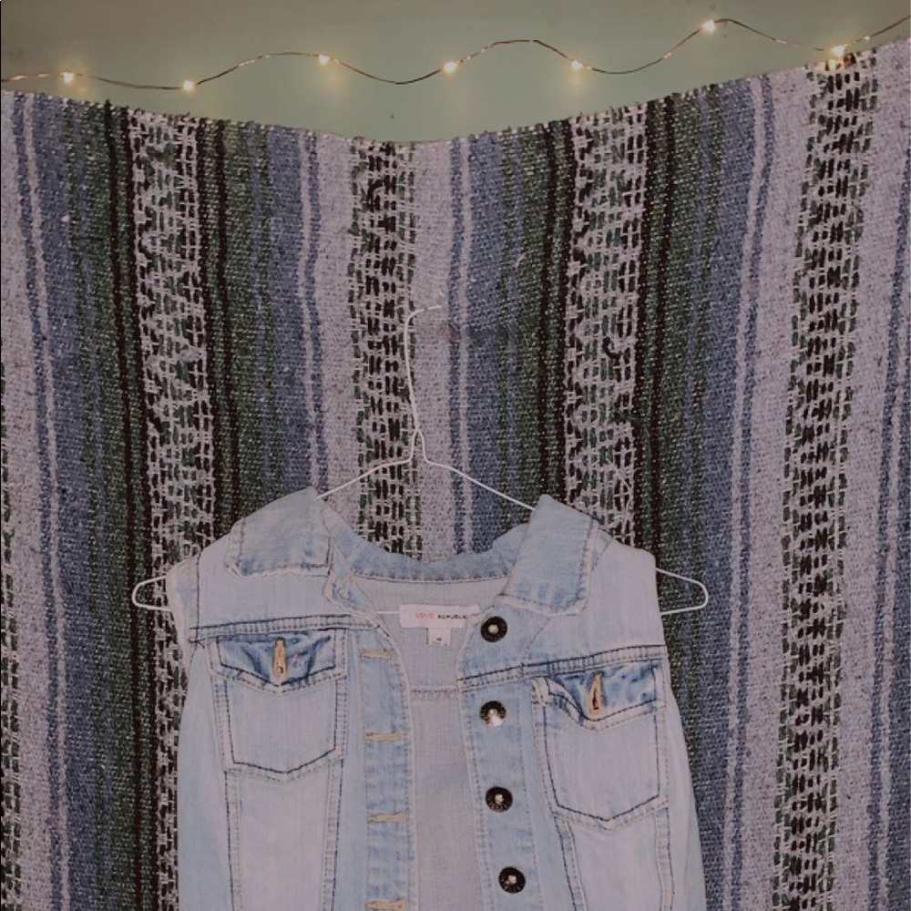 Sleeveless Cropped Denim Jacket